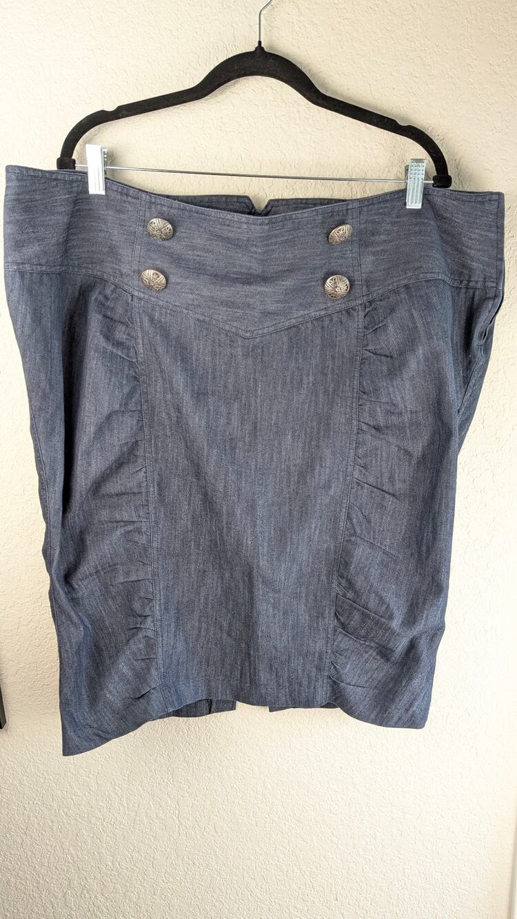Torrid Vintage Denim 4 Button Ruched Pencil Skirt Size 22 Back Buckle Y2K Blue